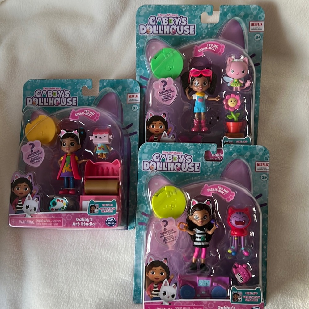 3 Gabby’s Dollhouse playsets Gabby’s Art Flower-rific Garden & Kitty Karaoke